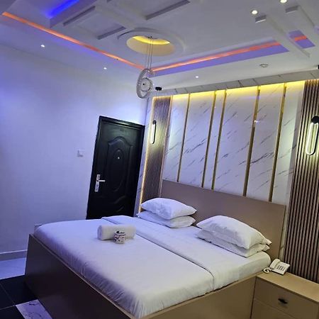 Vhs Vinchee Suites Lagos Extérieur photo
