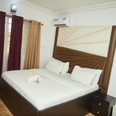 Vhs Vinchee Suites Lagos Extérieur photo