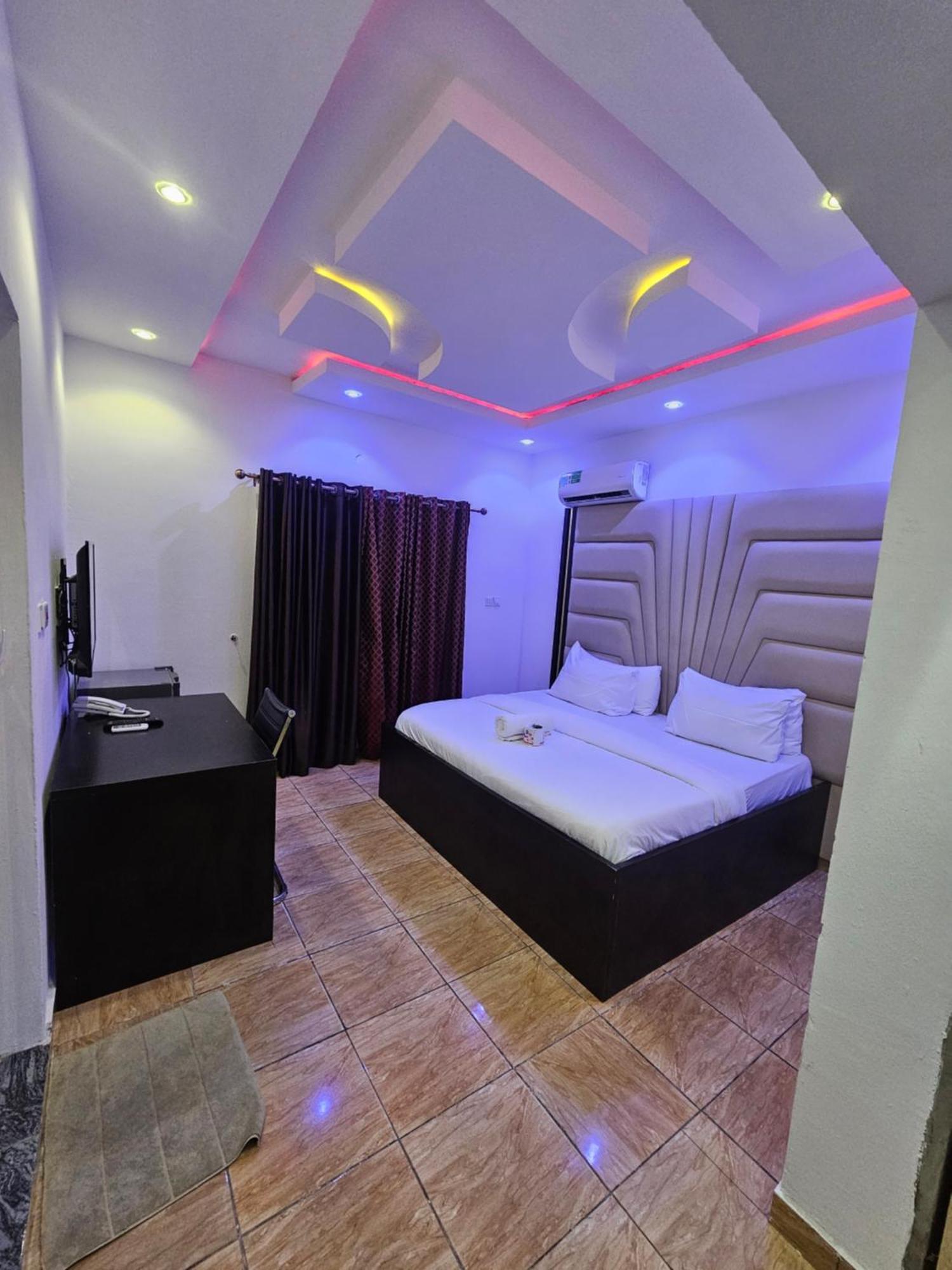 Vhs Vinchee Suites Lagos Extérieur photo