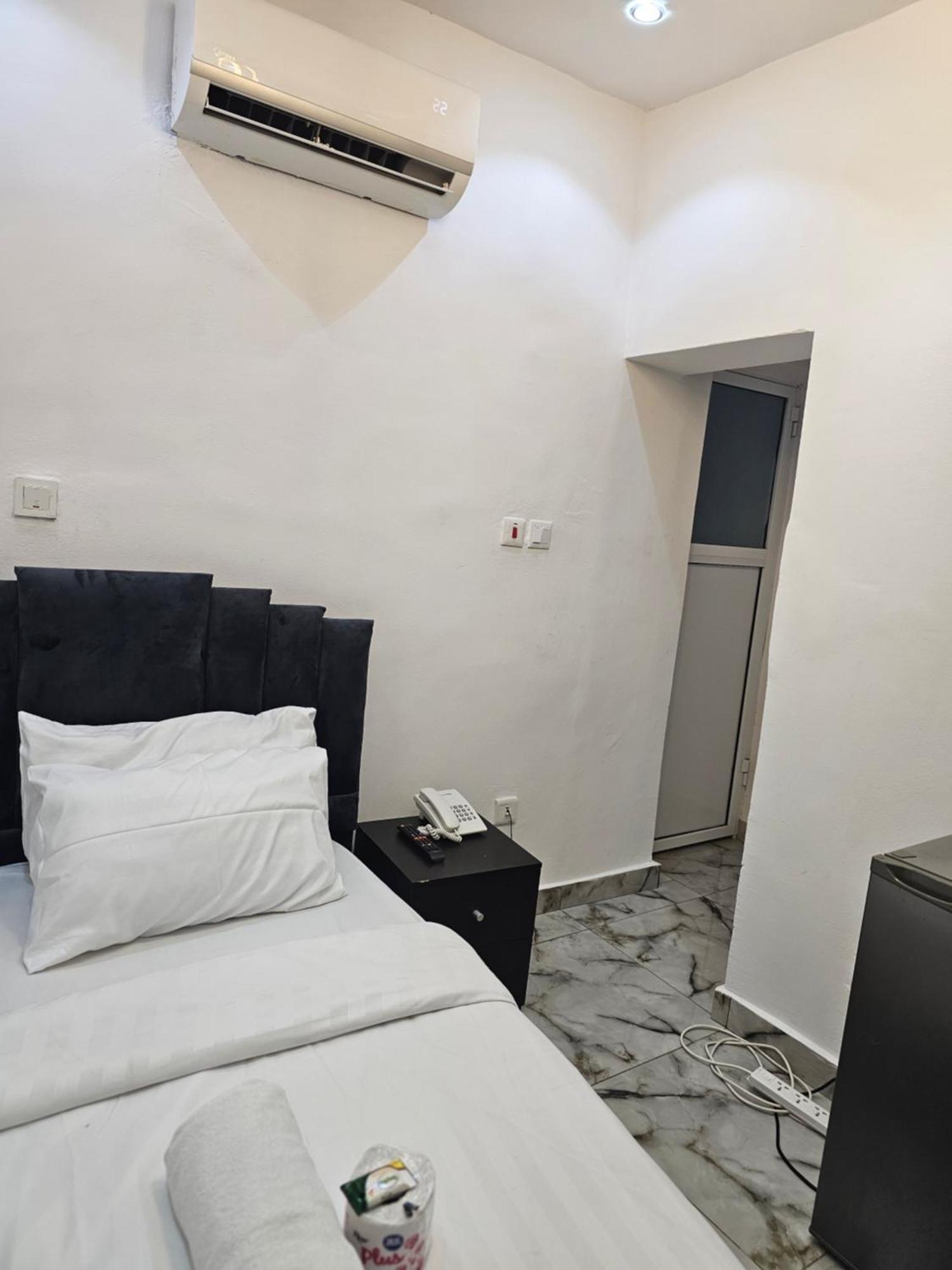Vhs Vinchee Suites Lagos Extérieur photo