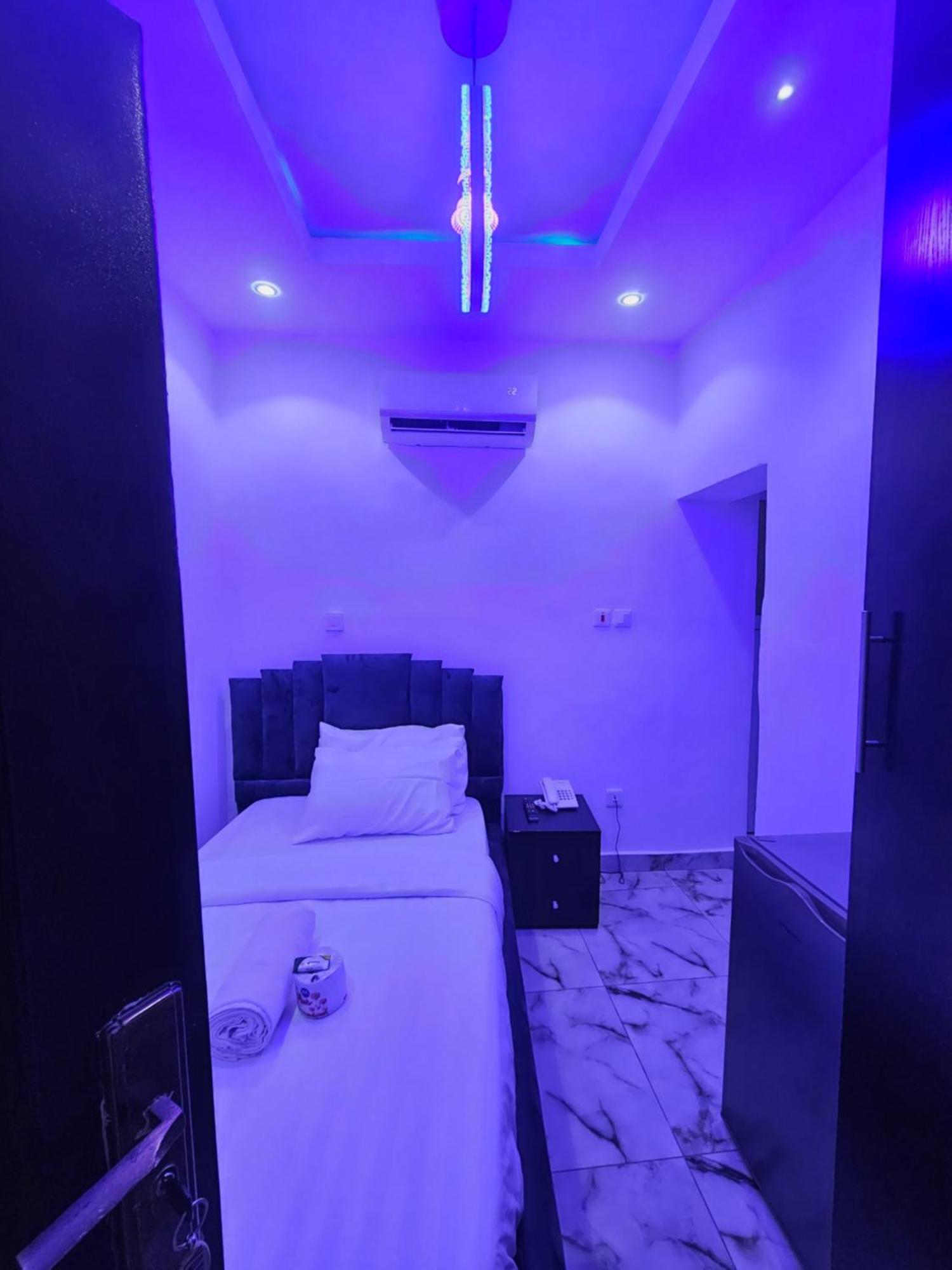 Vhs Vinchee Suites Lagos Extérieur photo