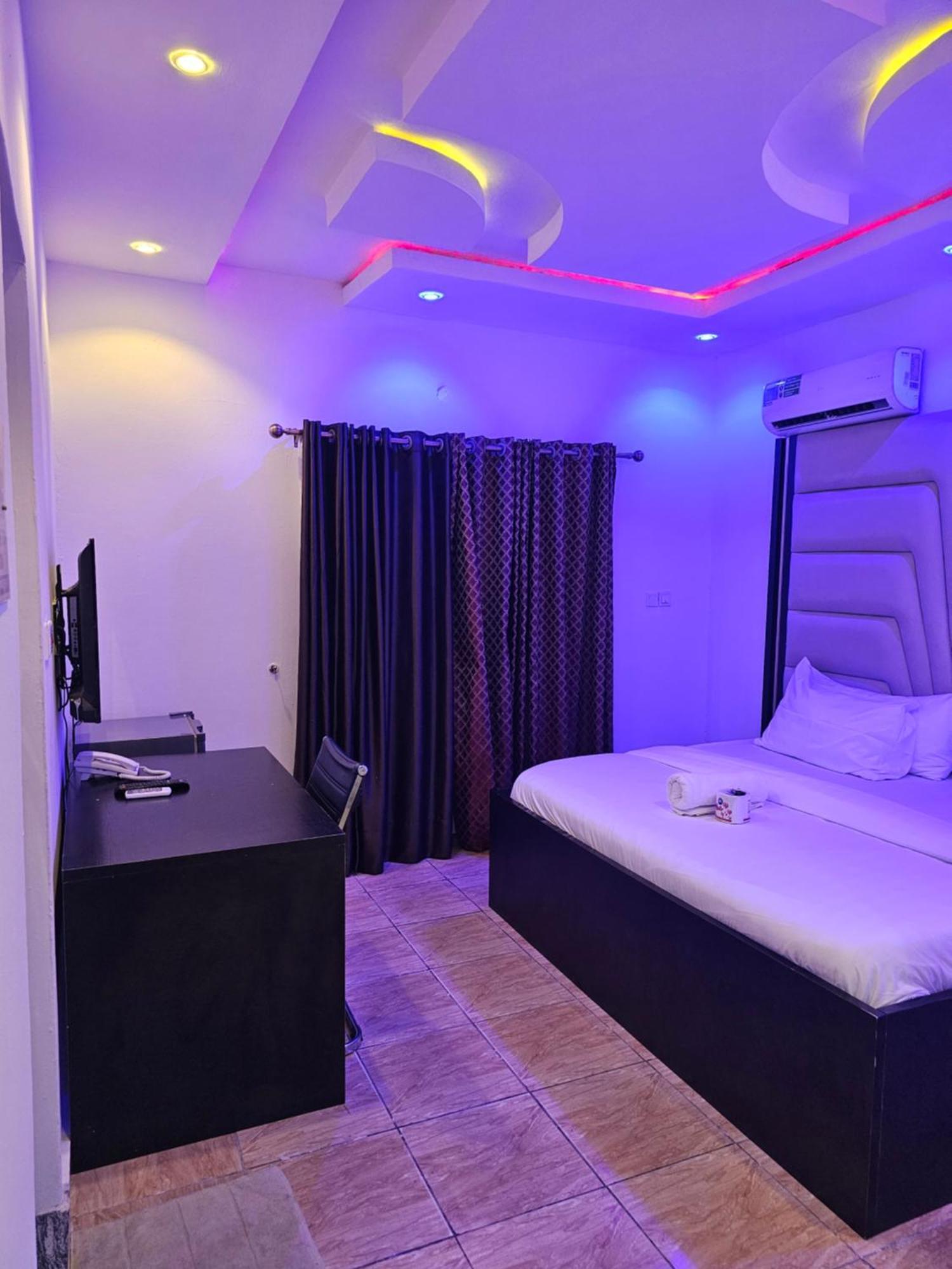 Vhs Vinchee Suites Lagos Extérieur photo