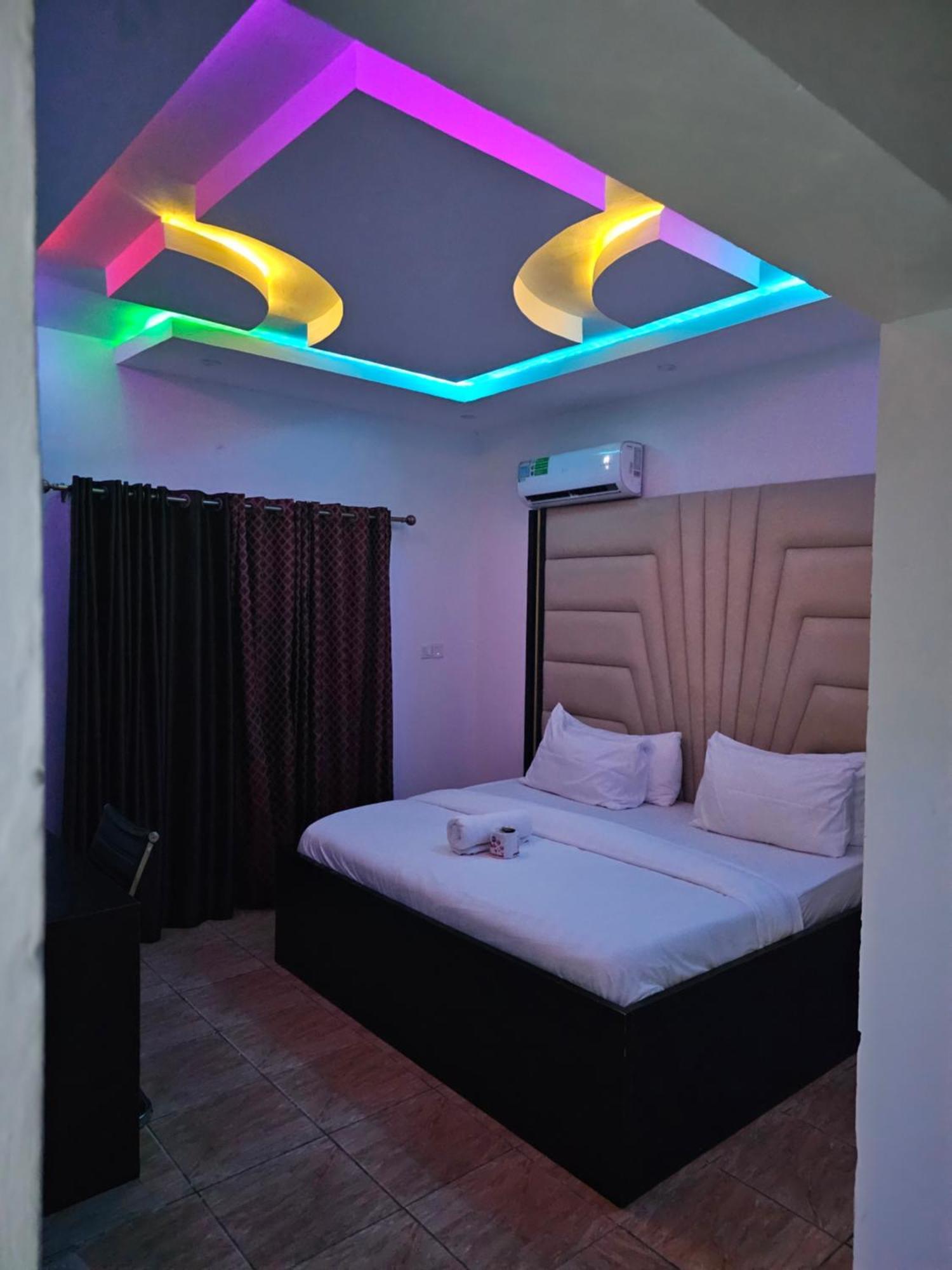 Vhs Vinchee Suites Lagos Extérieur photo