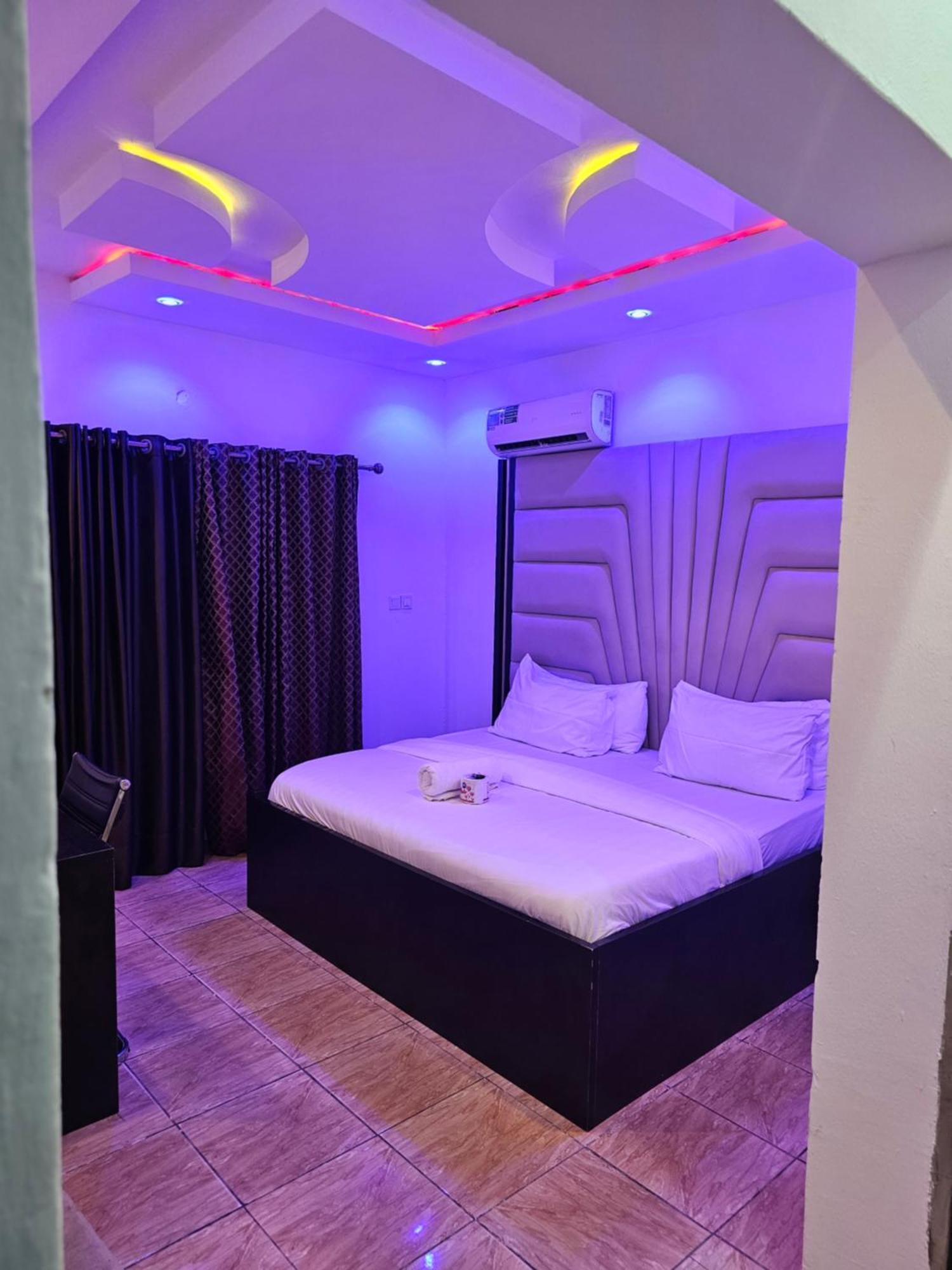 Vhs Vinchee Suites Lagos Extérieur photo