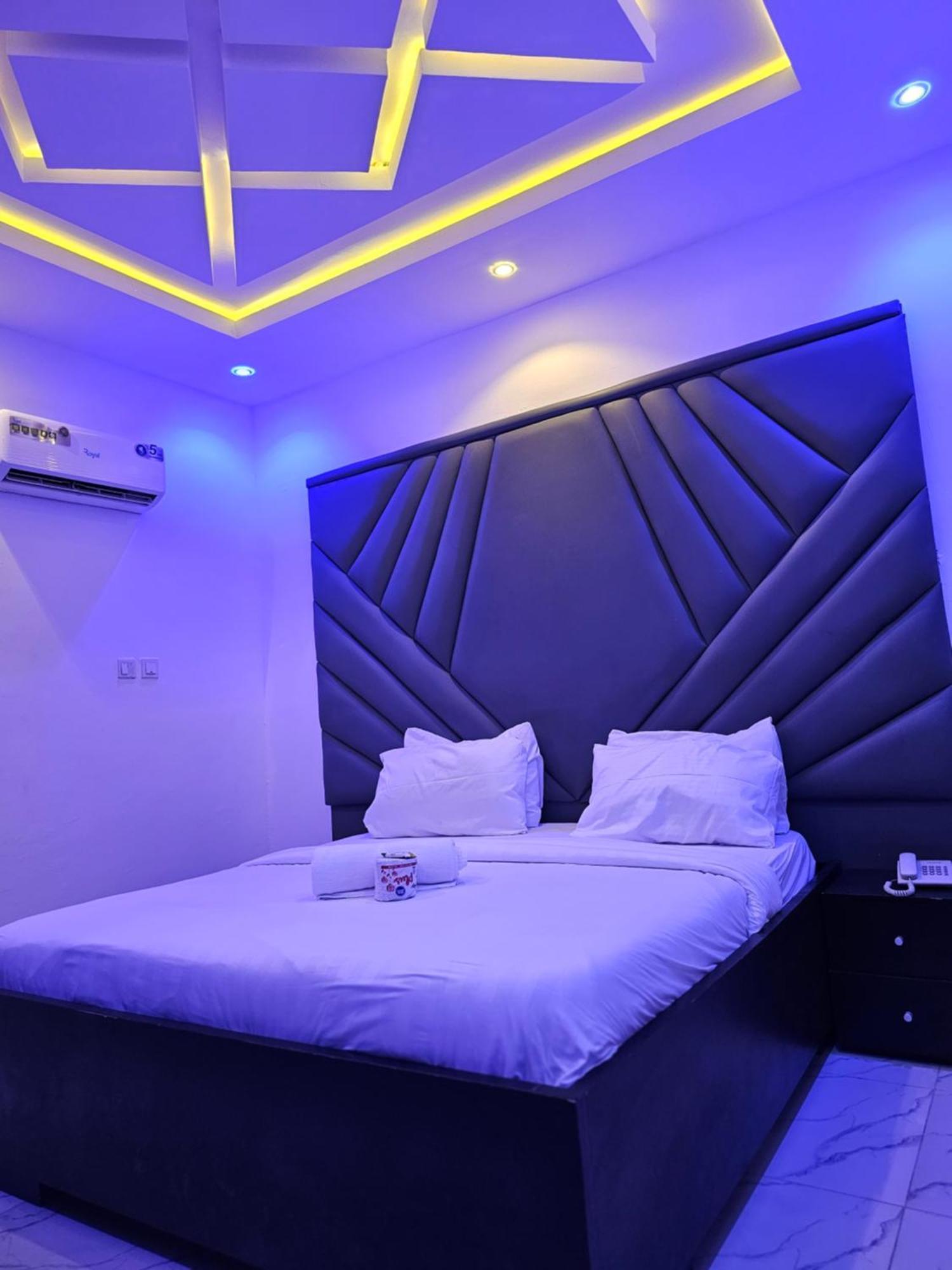 Vhs Vinchee Suites Lagos Extérieur photo