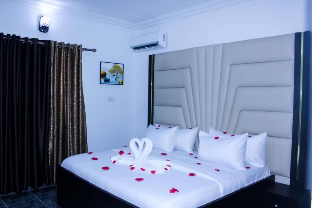 Vhs Vinchee Suites Lagos Extérieur photo