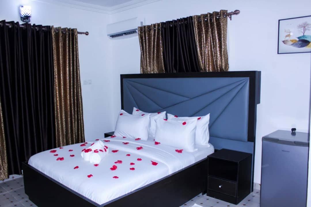 Vhs Vinchee Suites Lagos Extérieur photo
