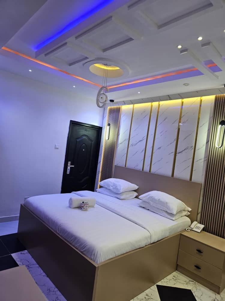 Vhs Vinchee Suites Lagos Extérieur photo