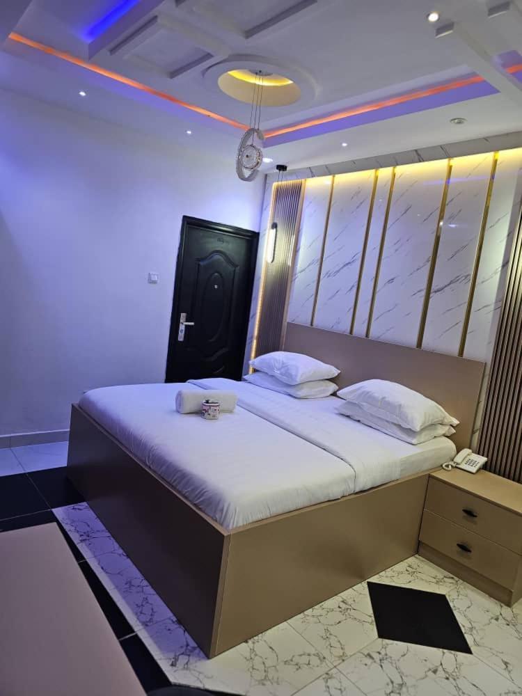 Vhs Vinchee Suites Lagos Extérieur photo