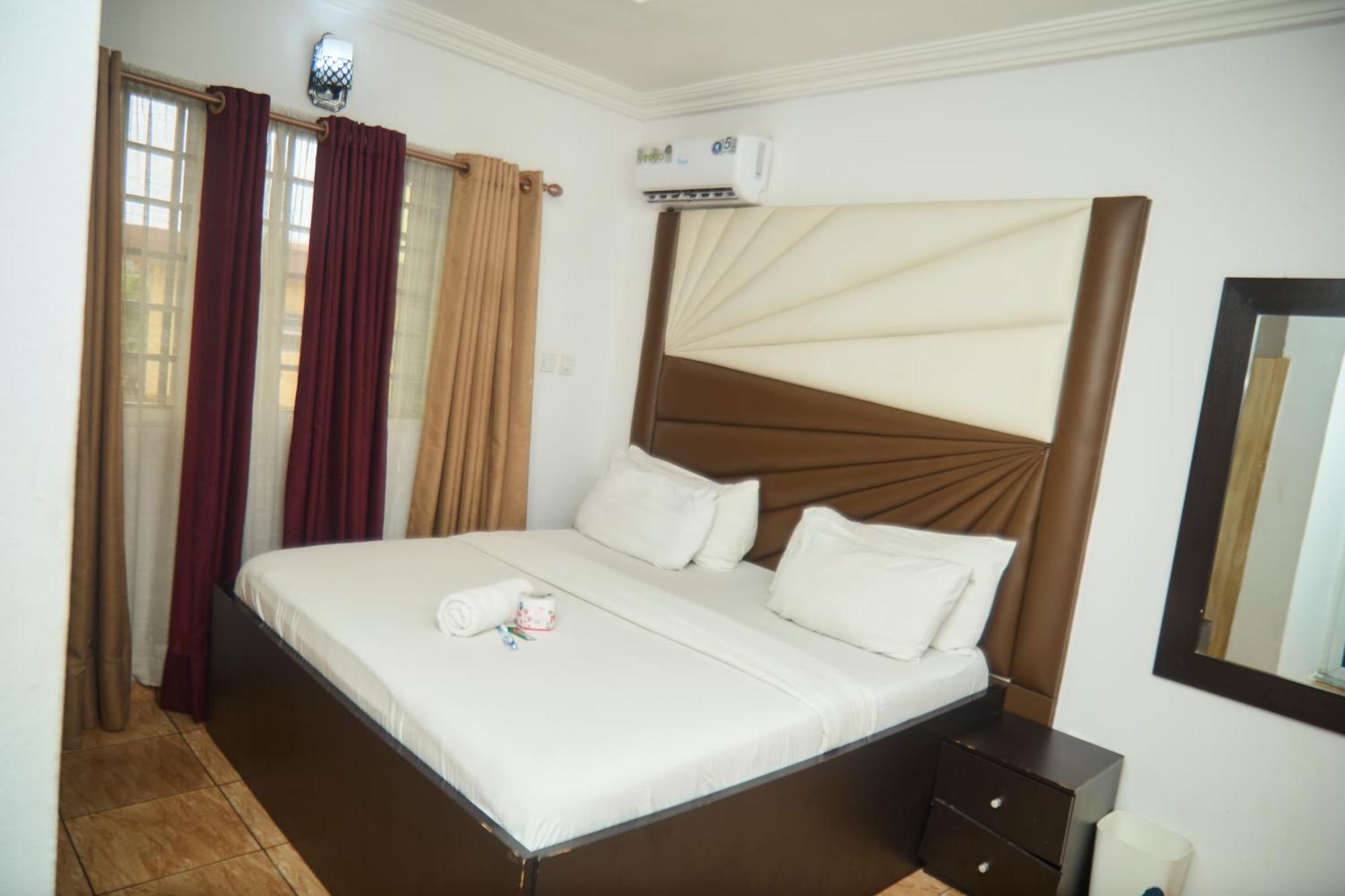 Vhs Vinchee Suites Lagos Extérieur photo