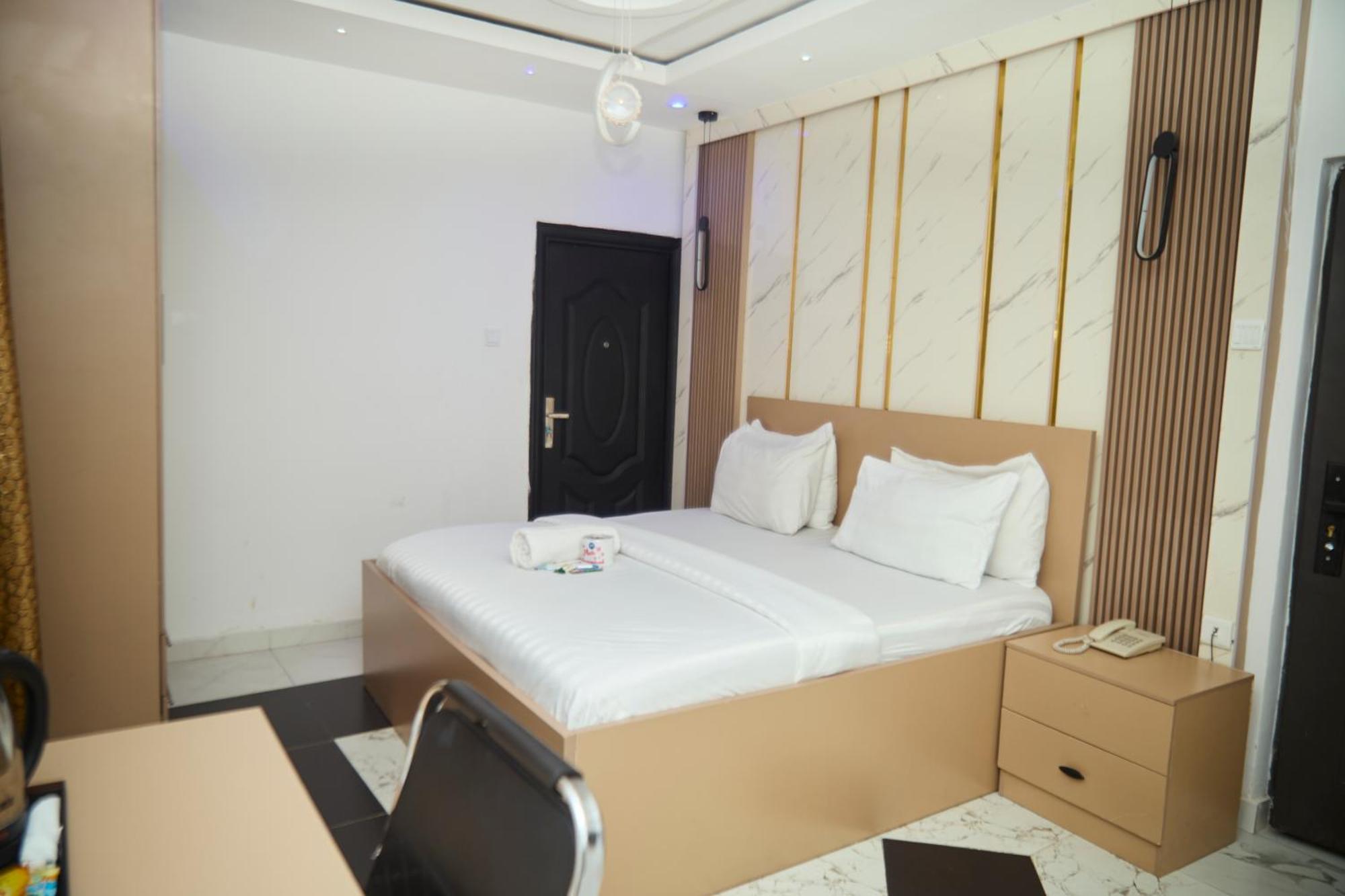 Vhs Vinchee Suites Lagos Extérieur photo